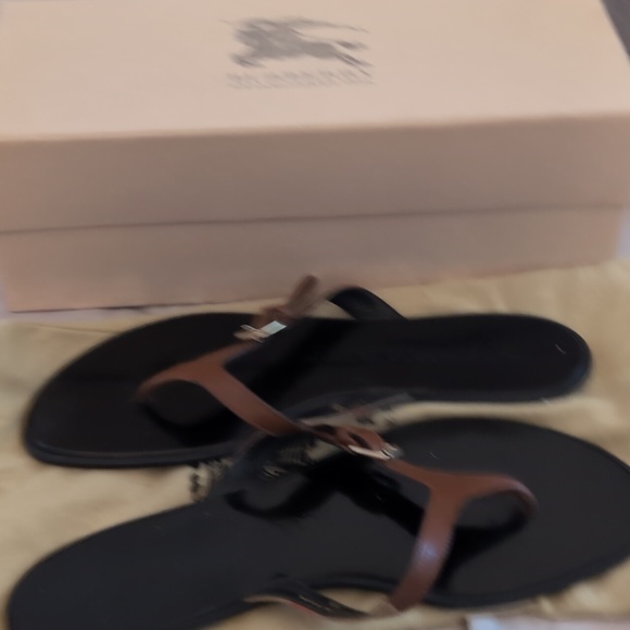 Burberry flip flops - Picture 3 of 4